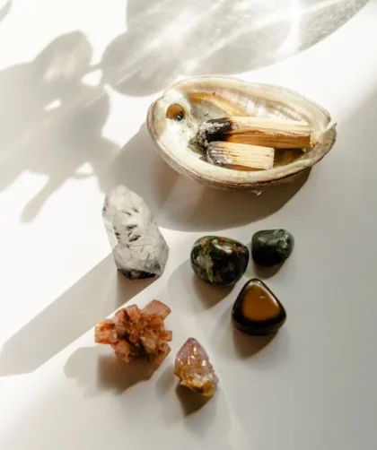 Teras Batu Alam Setengah Badan: Desain Menawan untuk Hunian Anda