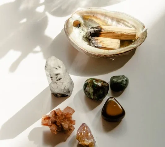 Teras Batu Alam Setengah Badan: Desain Menawan untuk Hunian Anda