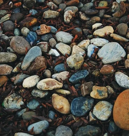 Keindahan dan Kelebihan Batu Alam Bobos untuk Dekorasi Rumah