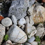 Keindahan Batu Alam Lembaran: Pilihan Ideal untuk Interior dan Eksterior