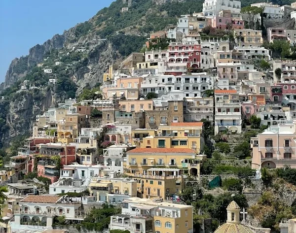 Keindahan Batu Alam Napoli: Pilihan Ideal untuk Desain Interior dan Eksterior